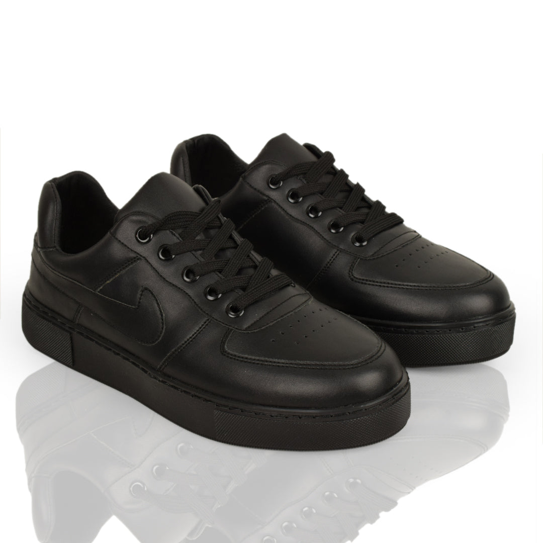 سنيكر جلد أسود